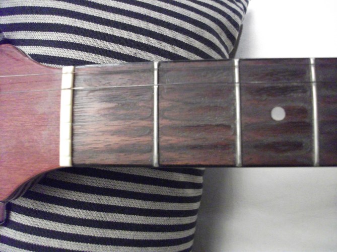 syphiges-griffbrett-1